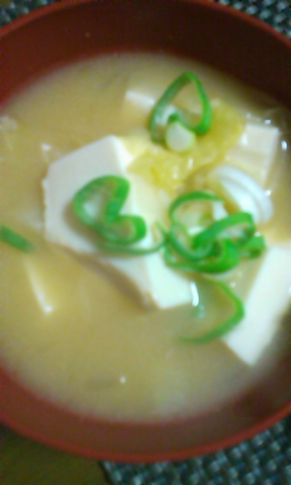 キャベツと玉葱と豆腐のお味噌汁