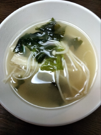 えのきとわかめの味噌汁（昆布だし・塩麹入り）