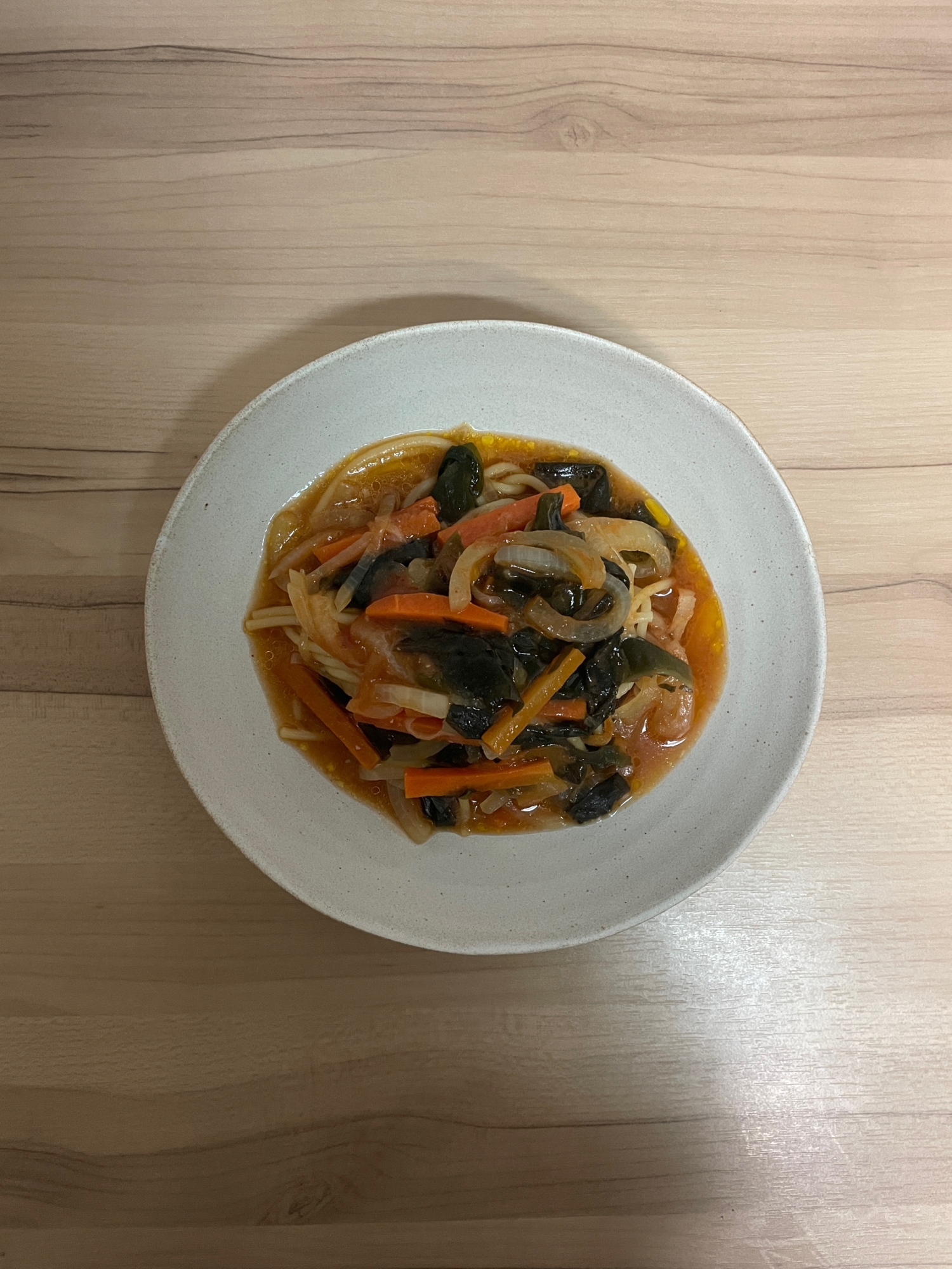 人参とわかめの酒粕トマト玉ねぎ味噌パスタ