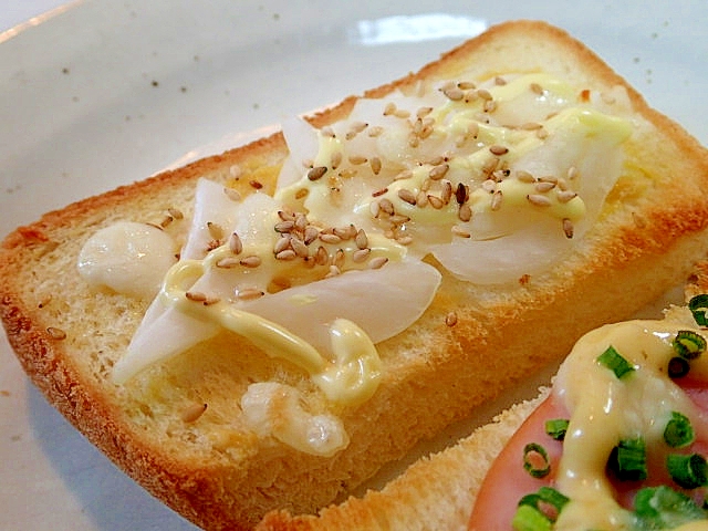 白ごま/辛子マヨで　玉ねぎとチーズのトースト
