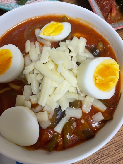 熱々の上にチーズとゆで卵をトッピングして食べました！美味しくできたのでまた作ります、ありがとうございました！