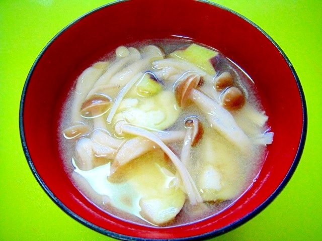 茄子としめじエノキの味噌汁