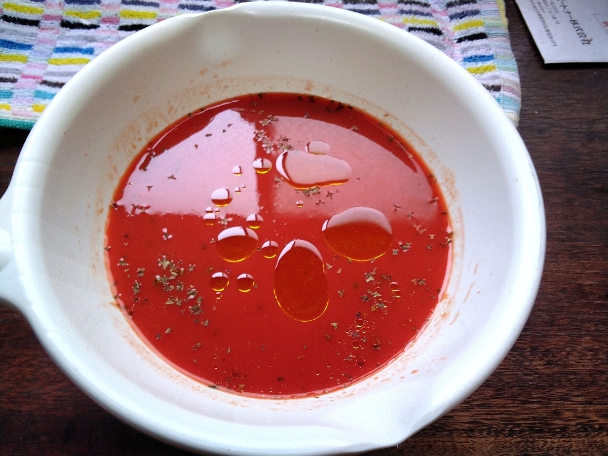 真っ赤なピリッとガスパチョ風な冷たいスープ