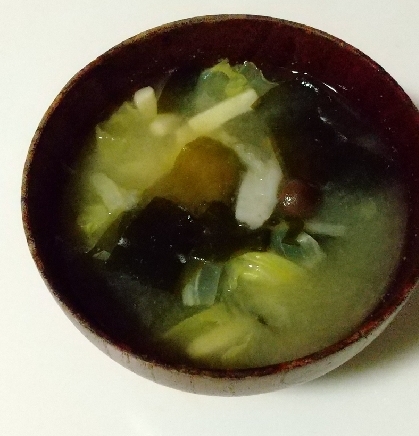 キャベツと高野豆腐の味噌汁