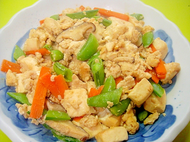 スナップエンドウとひき肉の炒り豆腐