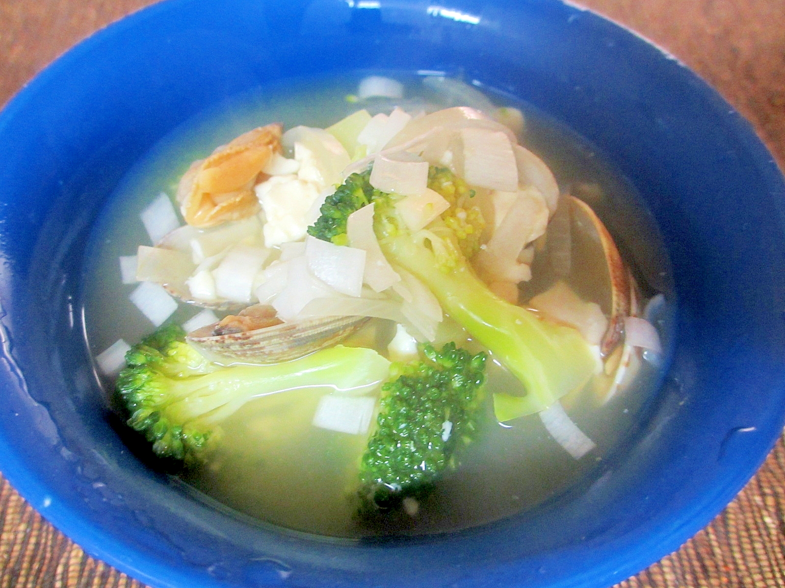 アサリと豆腐とブロッコリーのスープ