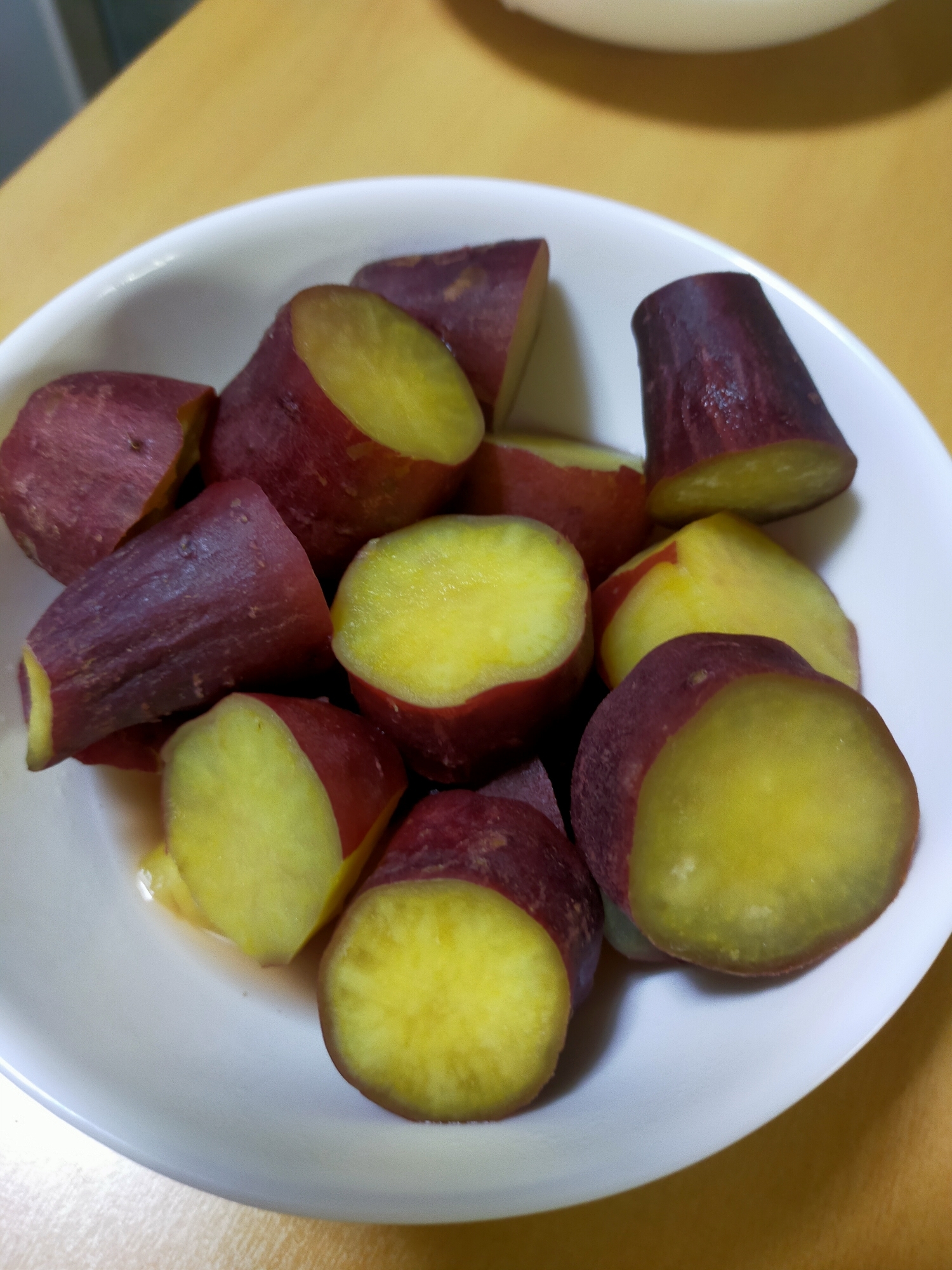 秋にピッタリ！さつま芋のレモン煮