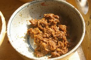 普通の味噌から作る白味噌風