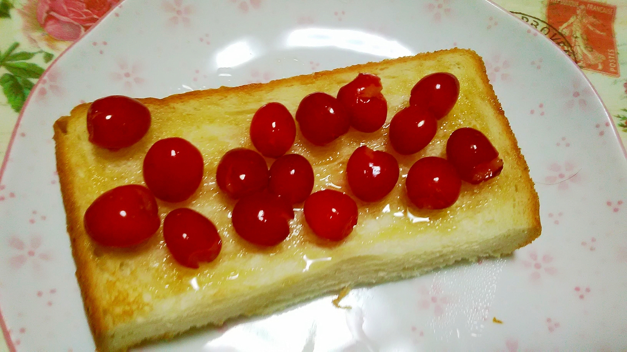 はちみつとさくらんぼのトースト