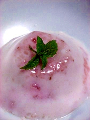 フリーズドライで簡単 イチゴミルク寒天 レシピ 作り方 By 一点集中力 楽天レシピ