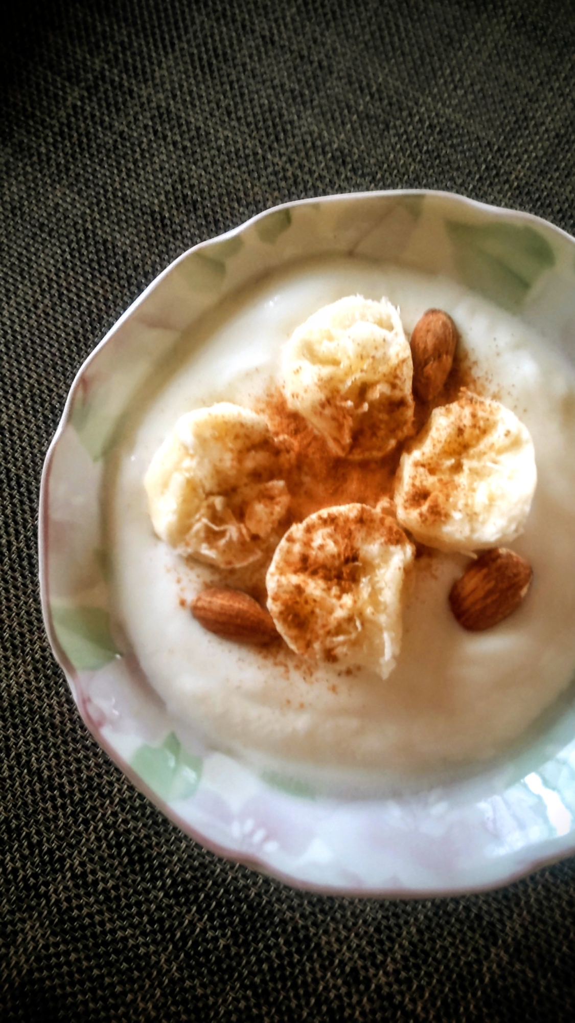 バナナアーモンドヨーグルト