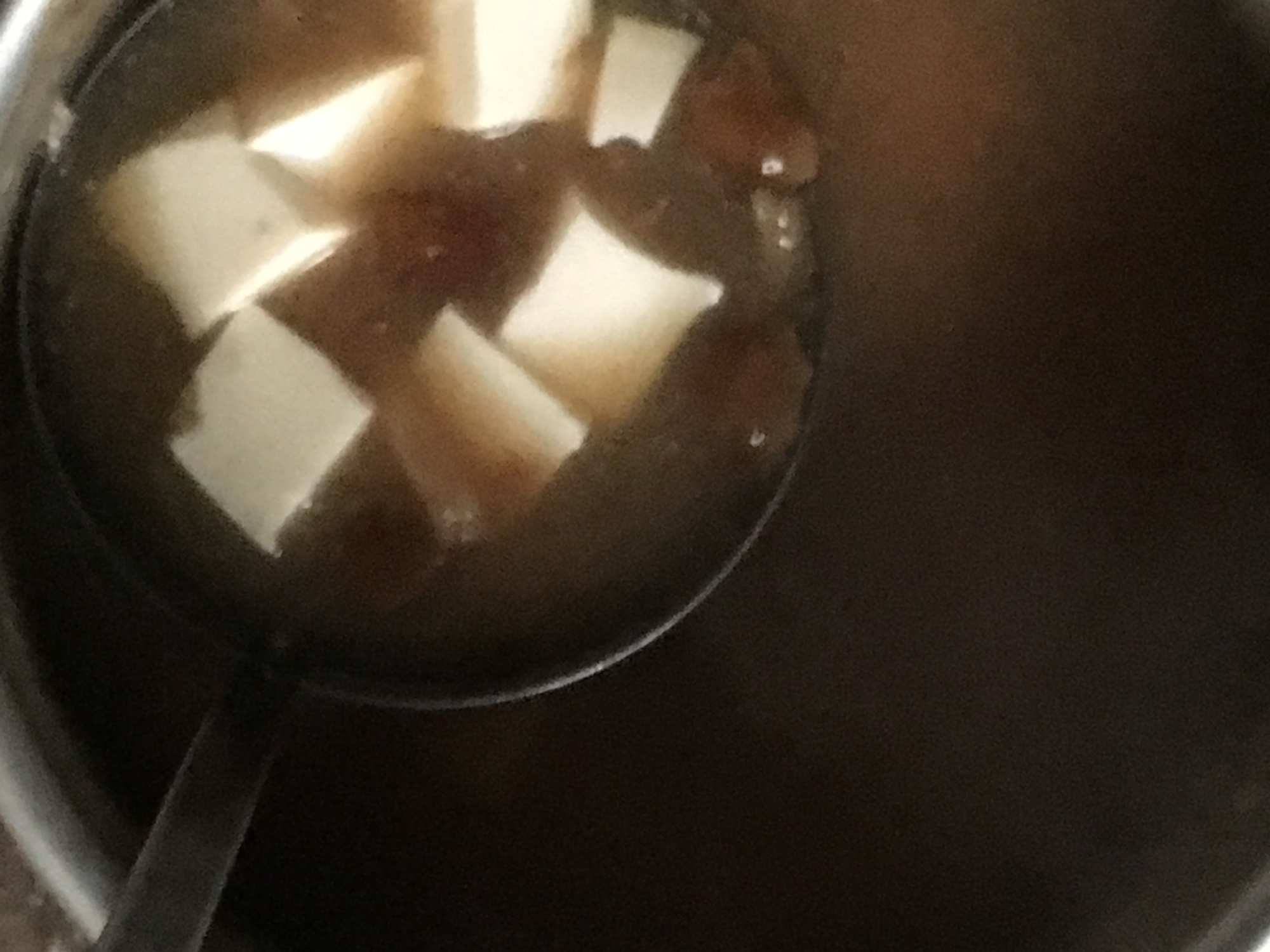 なめこ、絹豆腐、煮干しの味噌汁