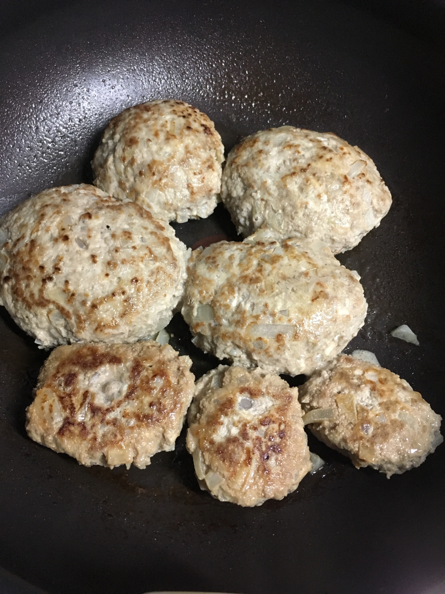 牛豚鶏肉のハンバーグ