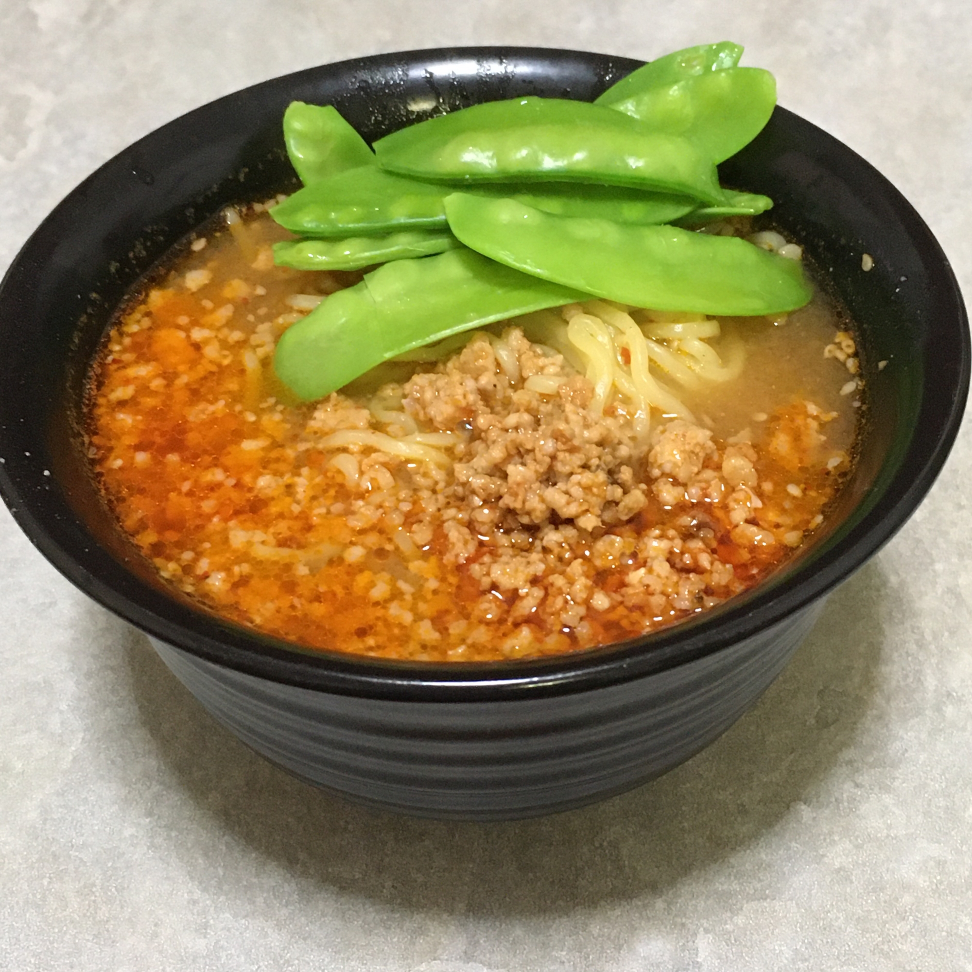 さやえんどうと肉味噌のピリ辛麺♪