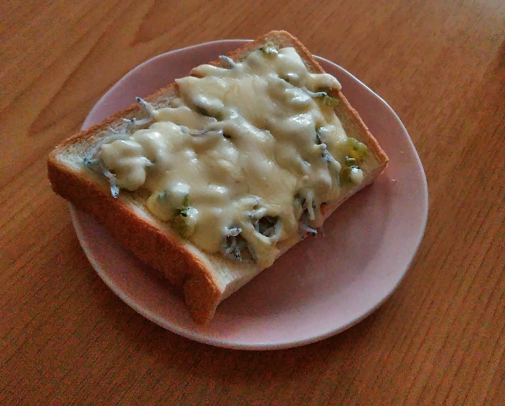 しらすと大根葉(茎)のチーズトースト