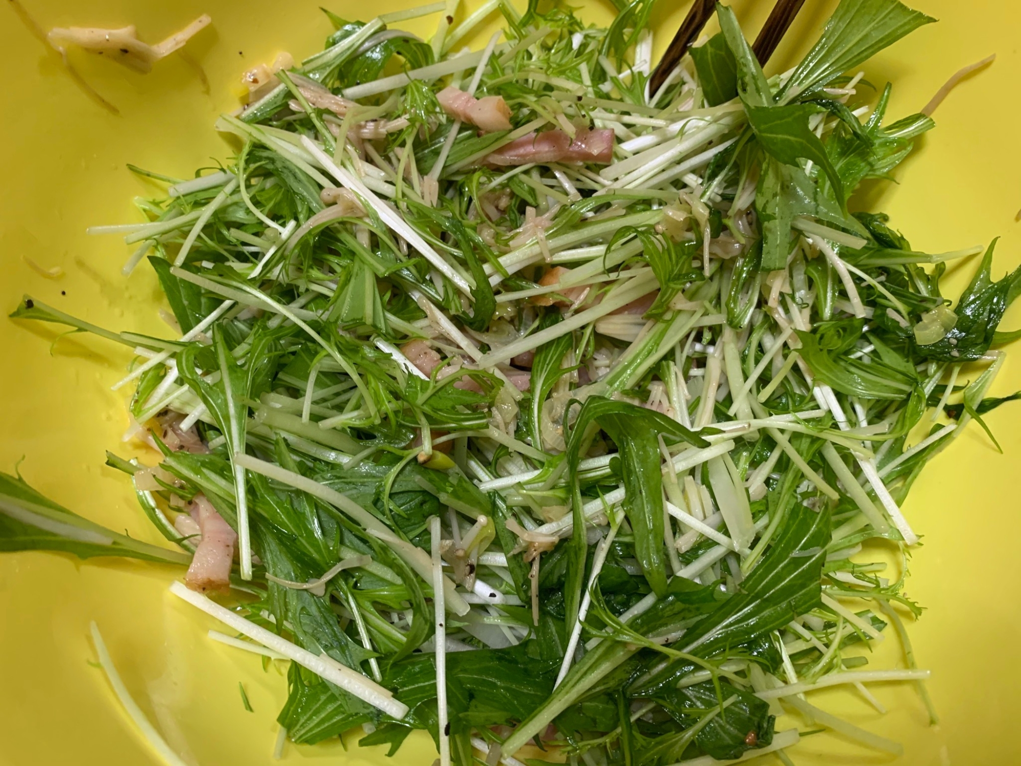 えのきとベーコン炒めの水菜サラダ