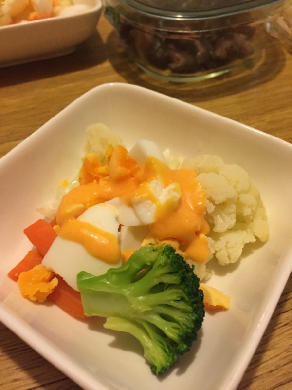 カリフラワーと温野菜のサラダ