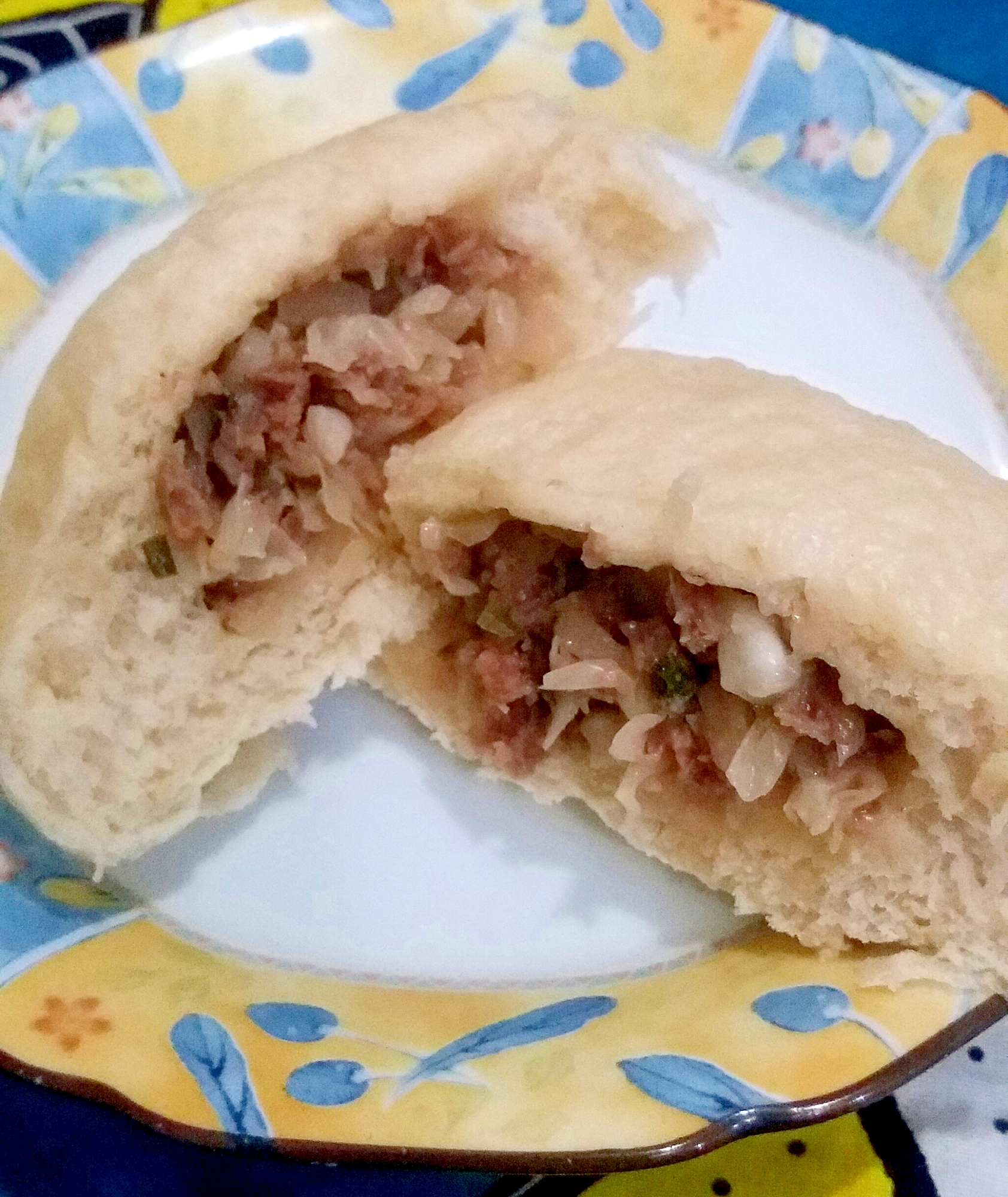 ふわふわ蒸しパンの中身は餃子あん☆手作り肉まん☆