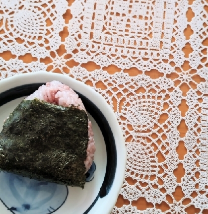 チーズとおかかの十六穀ごはんおにぎり