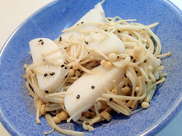 えのき茸と板蒲鉾の塩コショウ炒め・黒胡麻和え