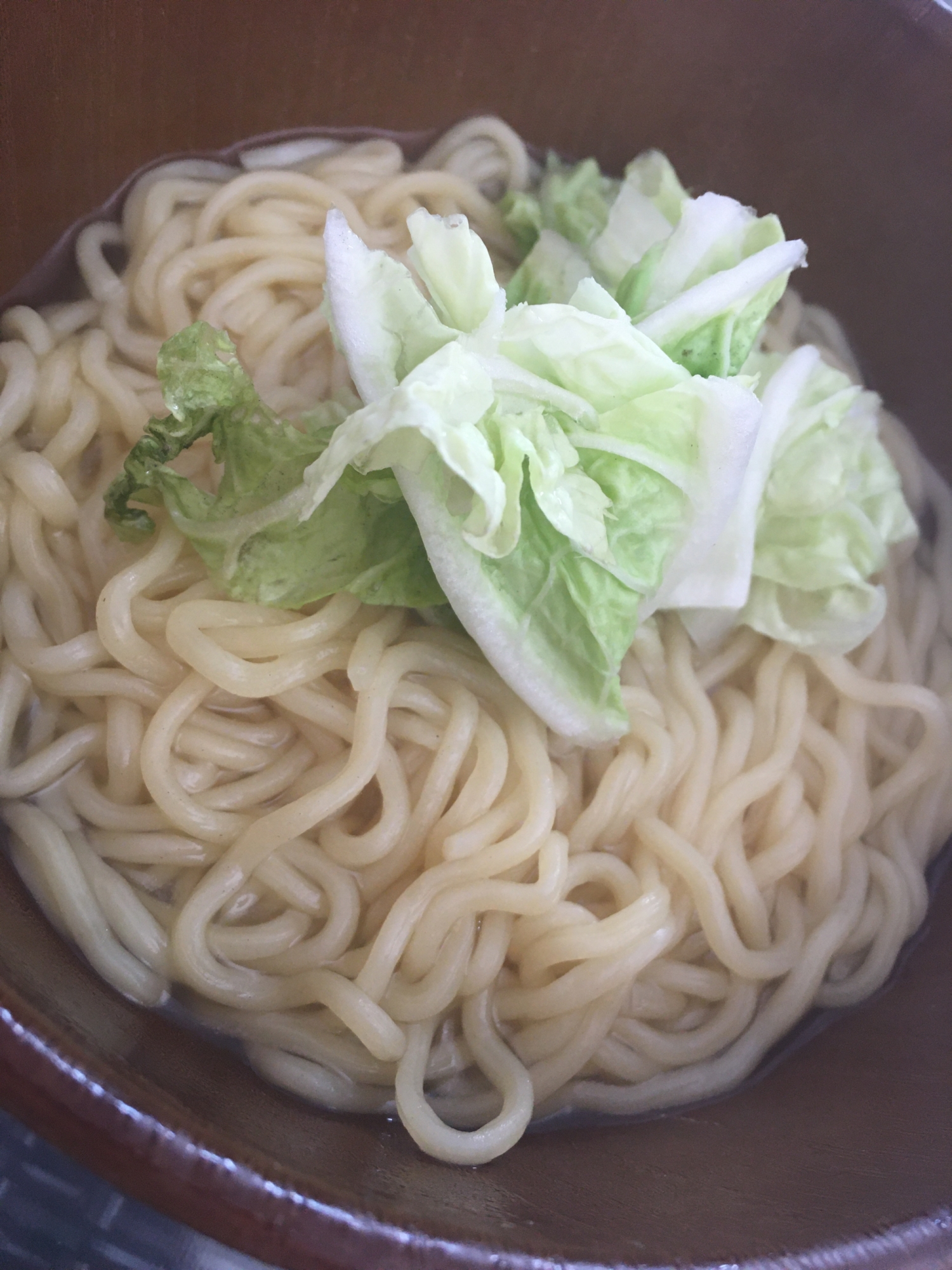 焼そば麺を茹でて白菜塩ラーメン