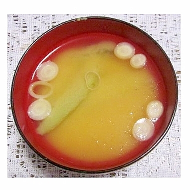 絹さやとねぎの味噌汁