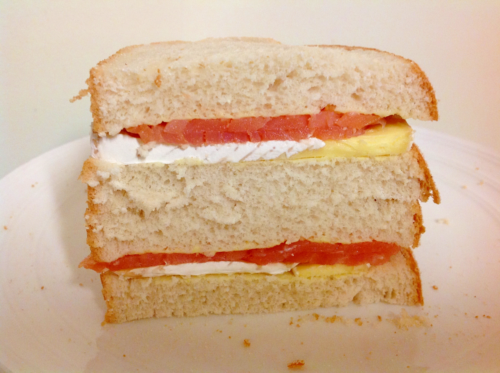 ガーリックマヨネーズのサーモンチーズサンドイッチ