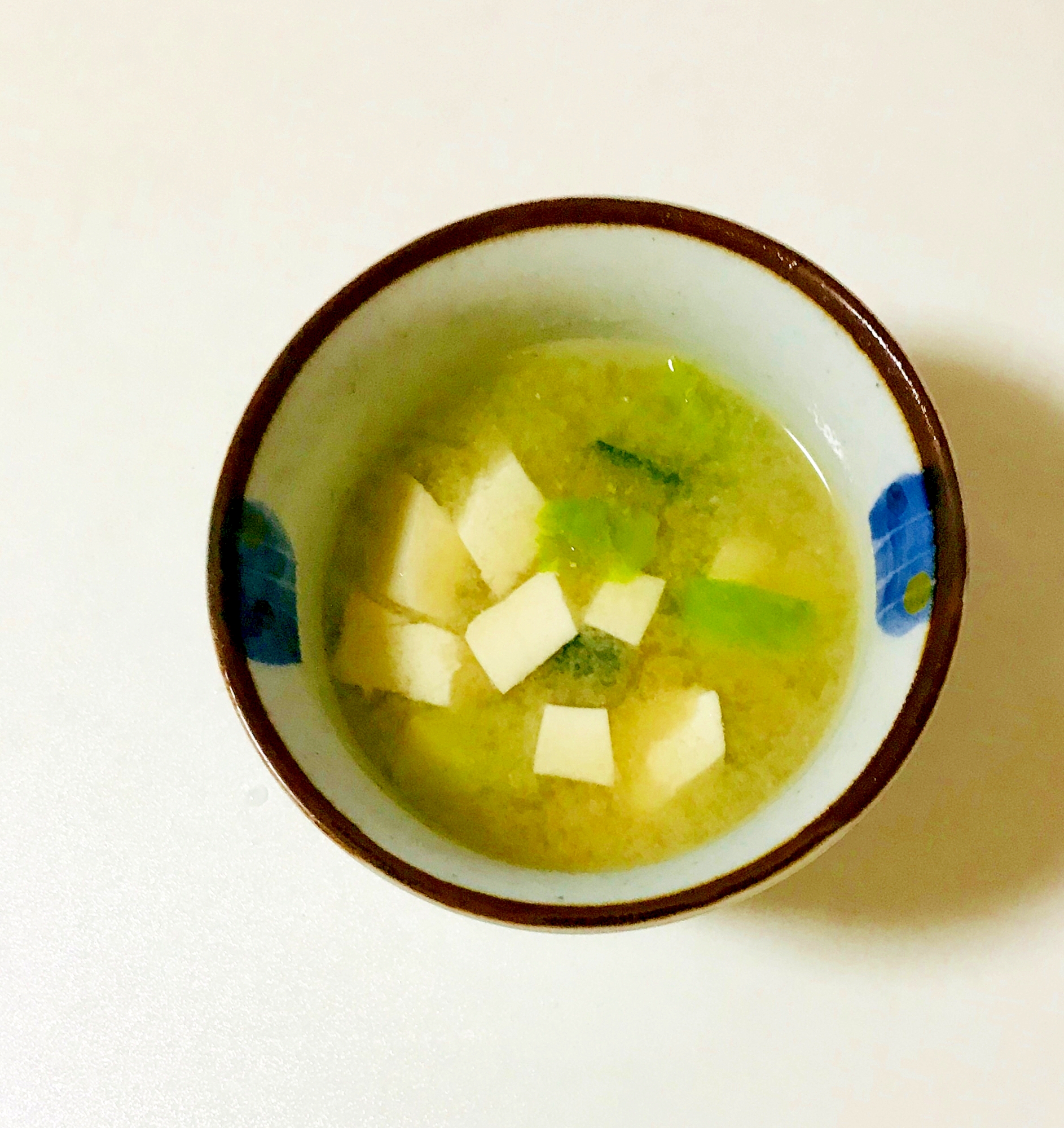 生姜風味のレタスと南瓜の味噌汁