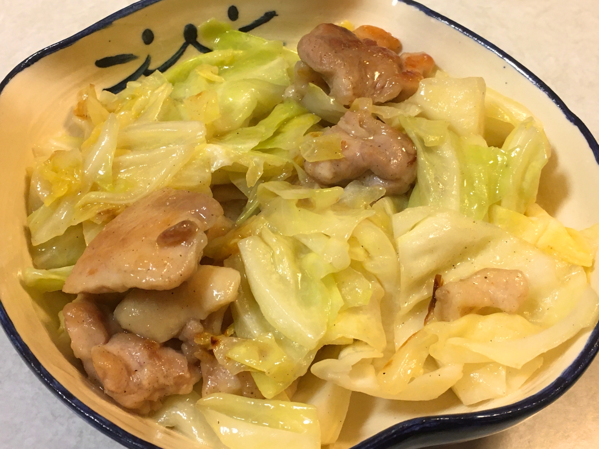 鶏肉とキャベツの塩ガーリック炒め