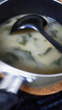ほうれん草と玉ねぎの味噌汁
