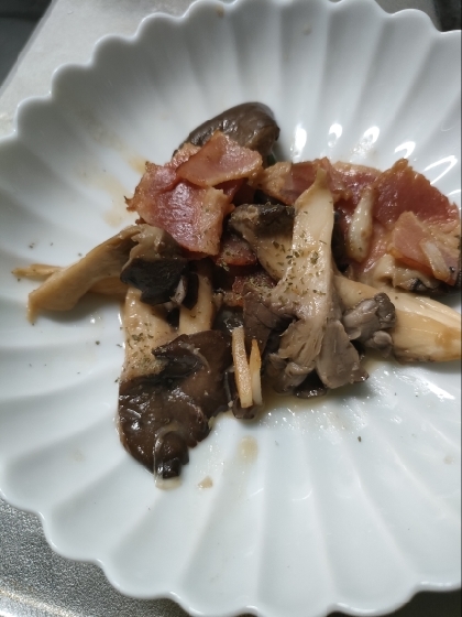 ひらたけのガーリックバター醤油炒め