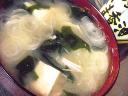 momotarou1234さんの豆腐とワカメの味噌汁の残りをリメイクよ～♪
ちょい足しで美味しさUPに感激^m^！
いつも感謝～♪