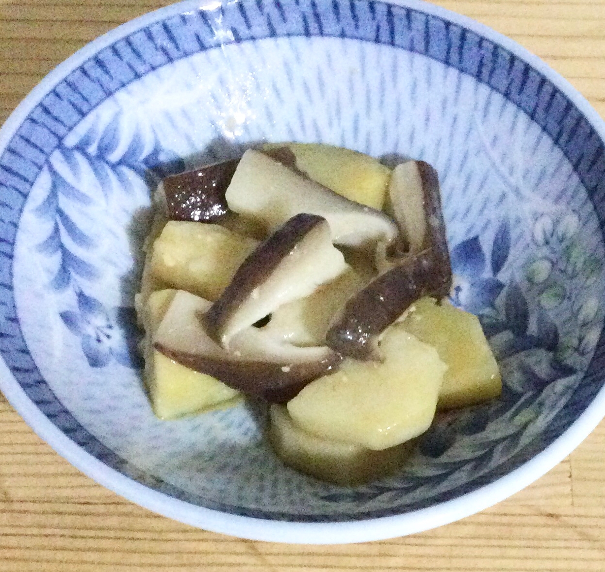里芋と椎茸の味噌煮♬