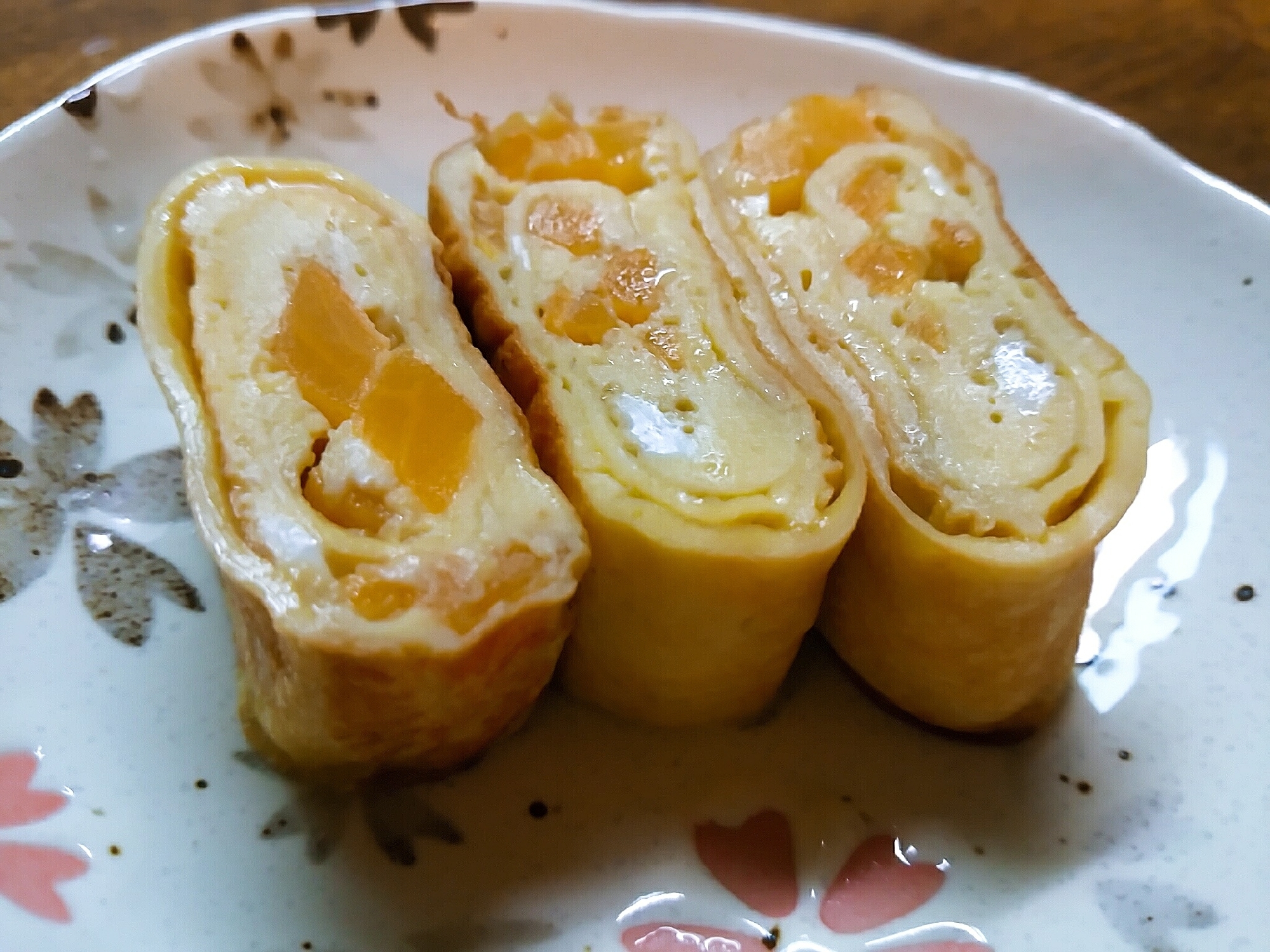 卵１個☆びわコンポート入り甘い卵焼き