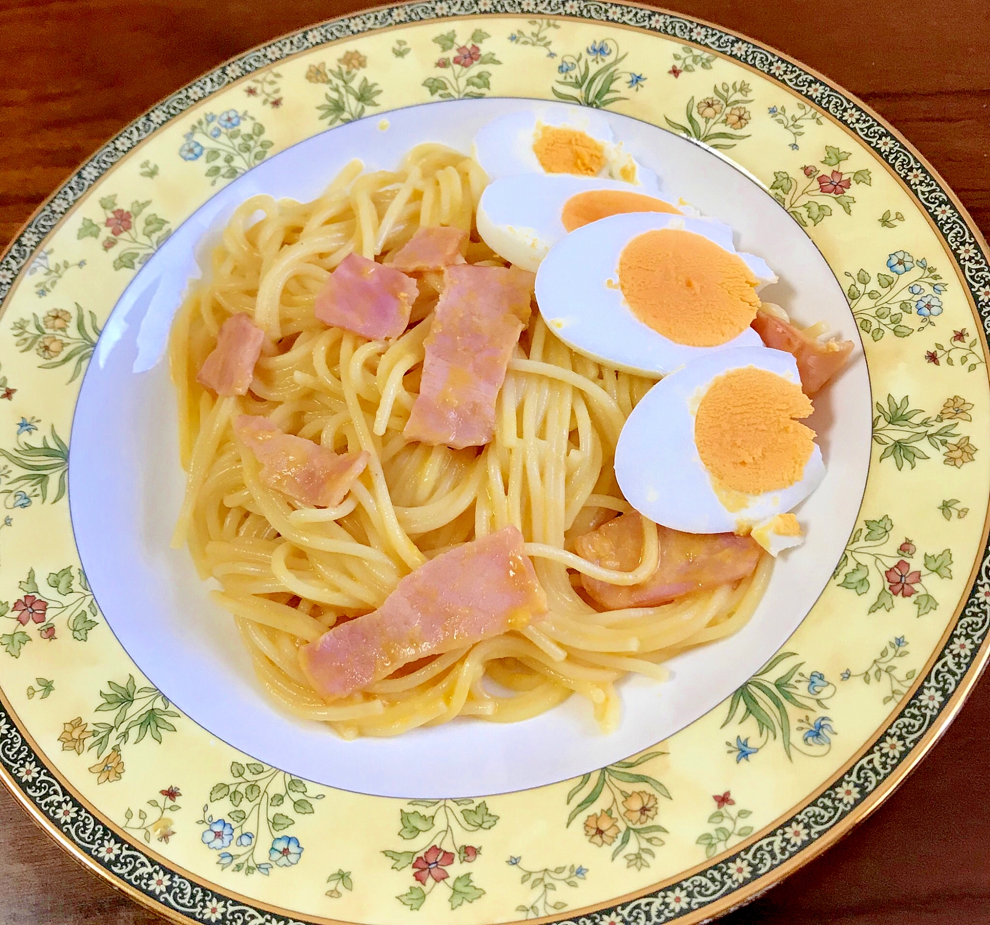 ベーコンとゆで卵のかぼちゃクリームパスタ