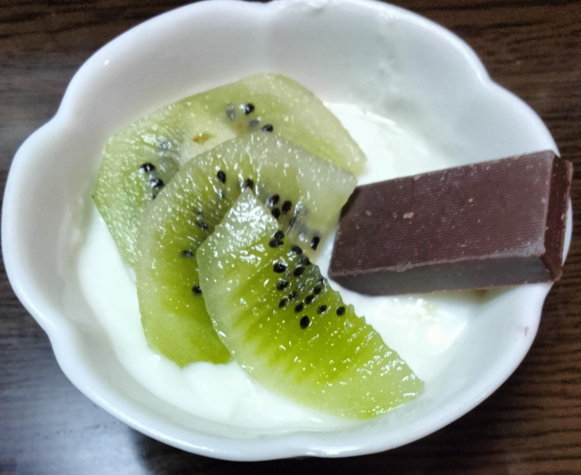 今日のヨーグルト♡キウイ&チョコ