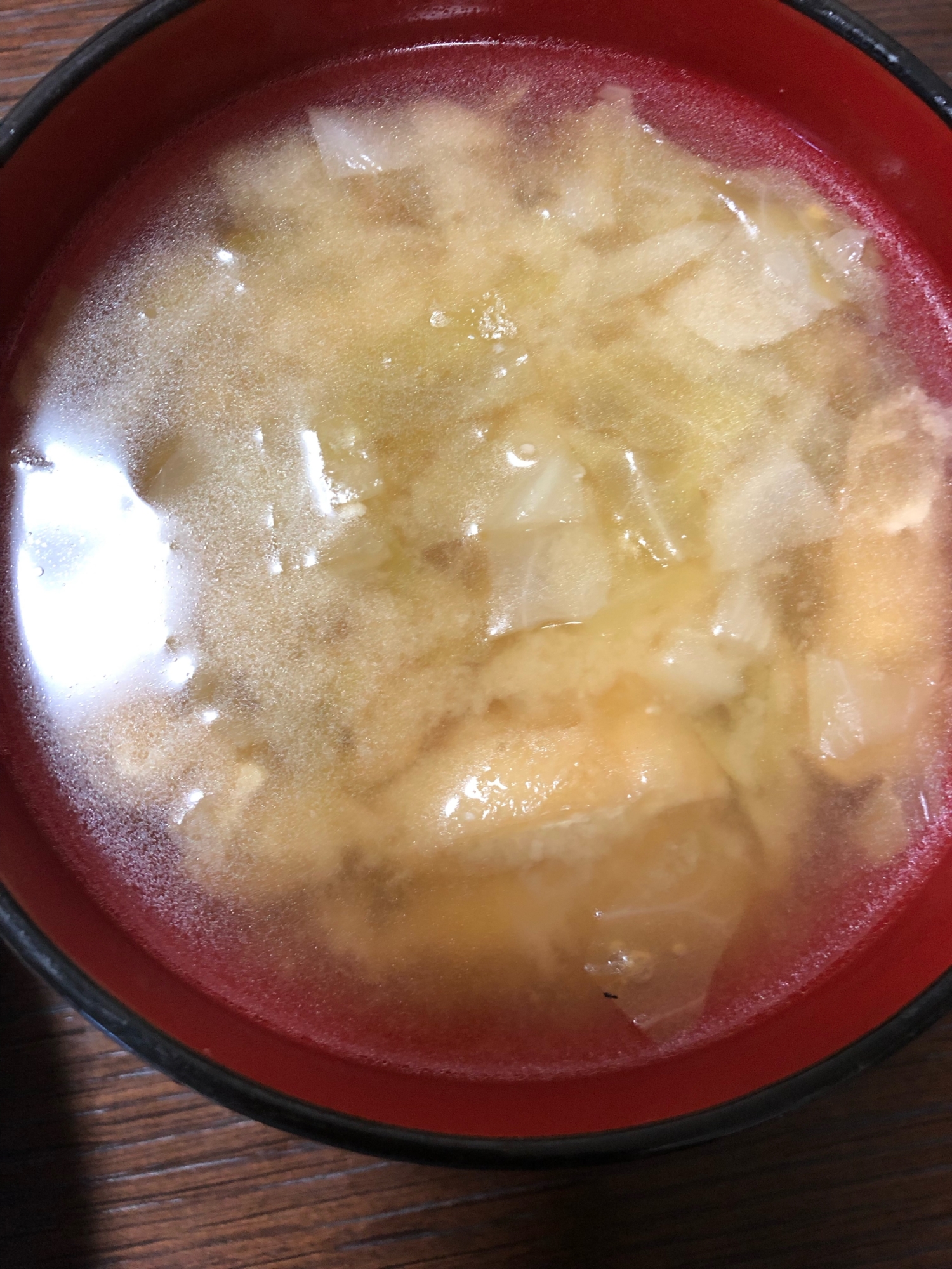 キャベツと油あげの味噌汁
