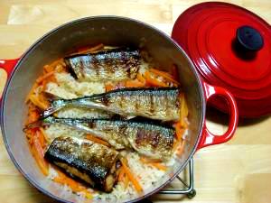ル・クルーゼで作る秋刀魚の炊き込みご飯。