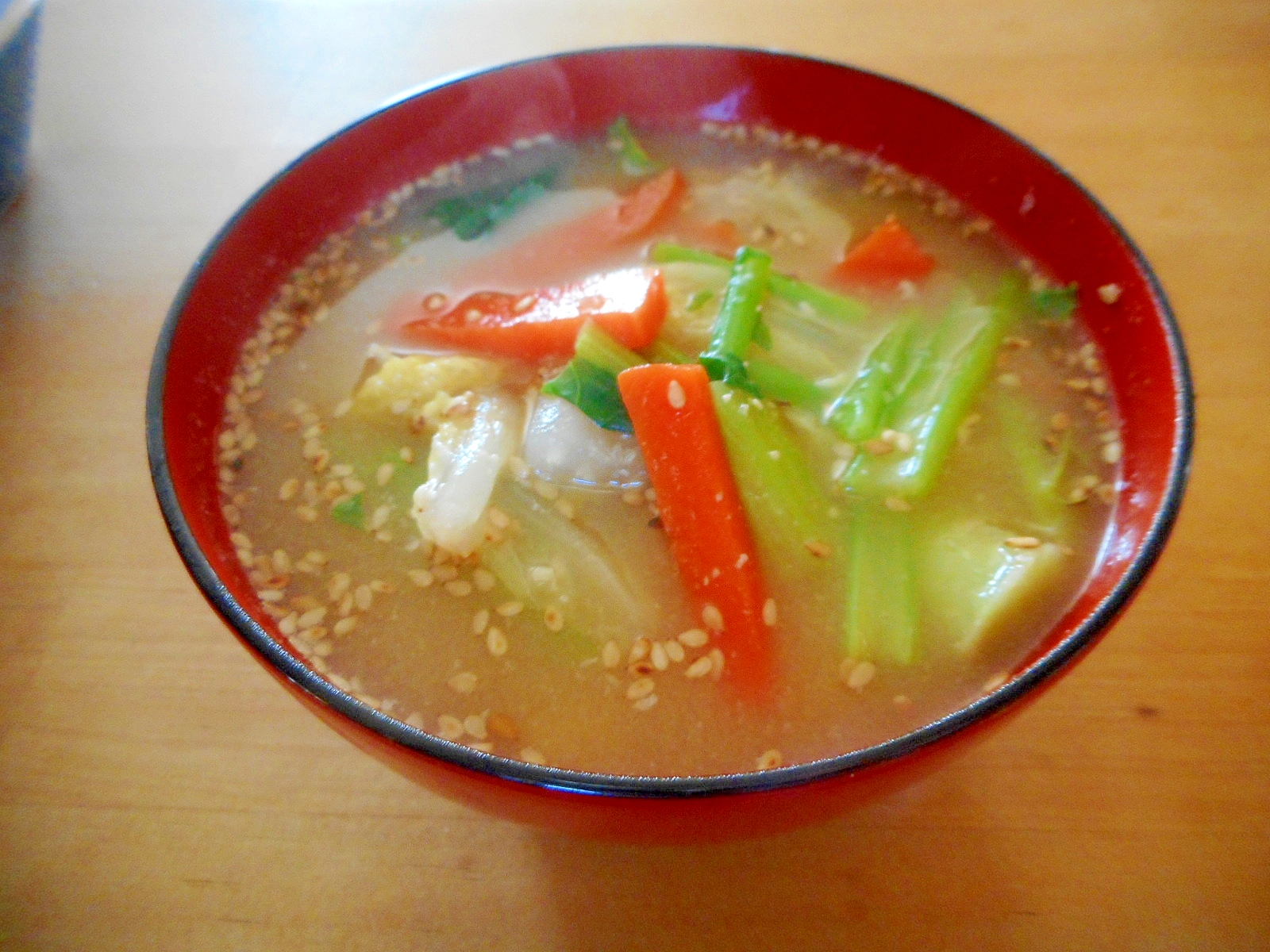 カブの葉と白菜のごま味噌汁