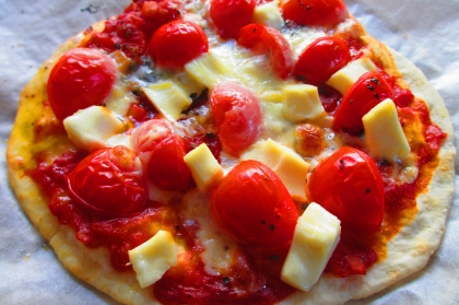 ピザ生地がこんなに簡単にできるなんて思ってませんでした！しかも美味しい！！
大好きなトマトをたくさん載せてみました♪