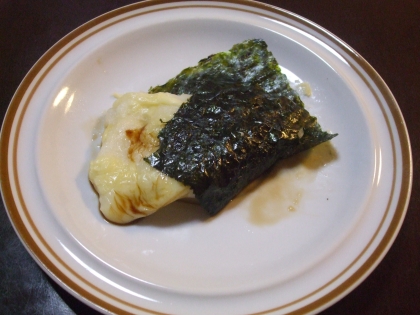 チーズとおもちあいますね＾＾
海苔で巻いて、のび～っとしたお餅を食べると正月だなぁという気持ちになります＾＾
また作りたいです♡