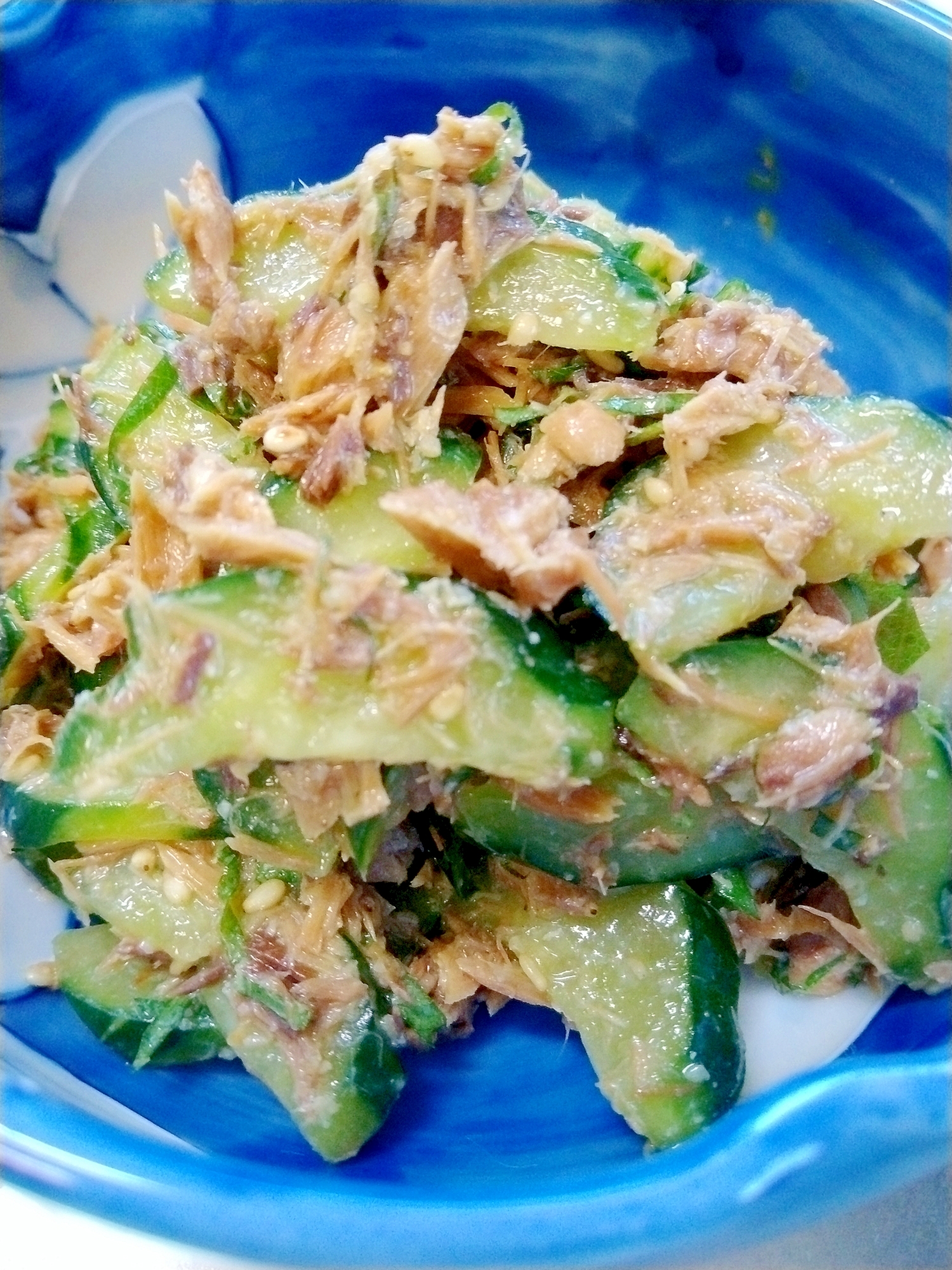 きゅうりと鯖味噌煮缶の和え物