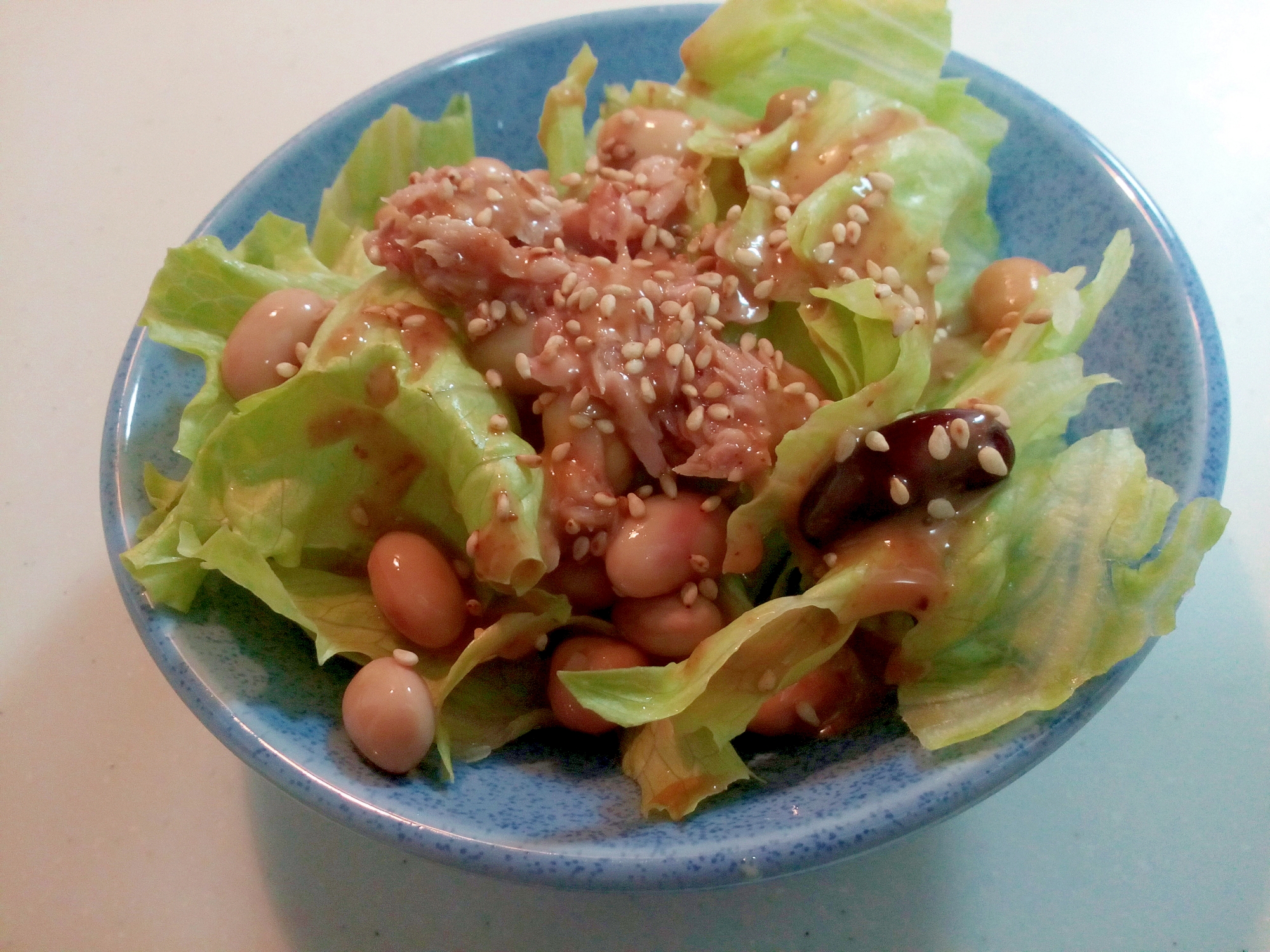 レタスとサラダ豆とツナのごまサラダ