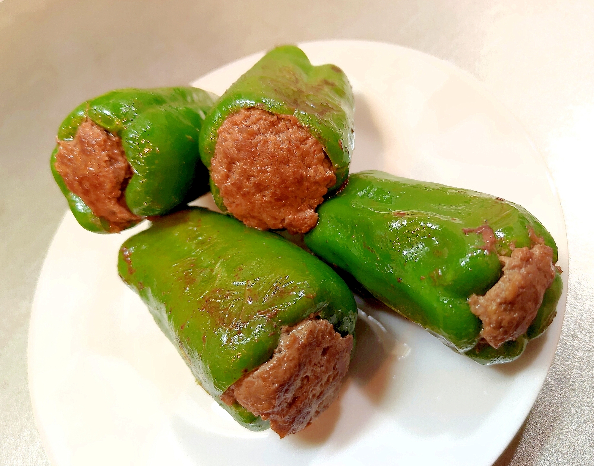 簡単／苦くない?!そのまんまピーマンの肉詰め
