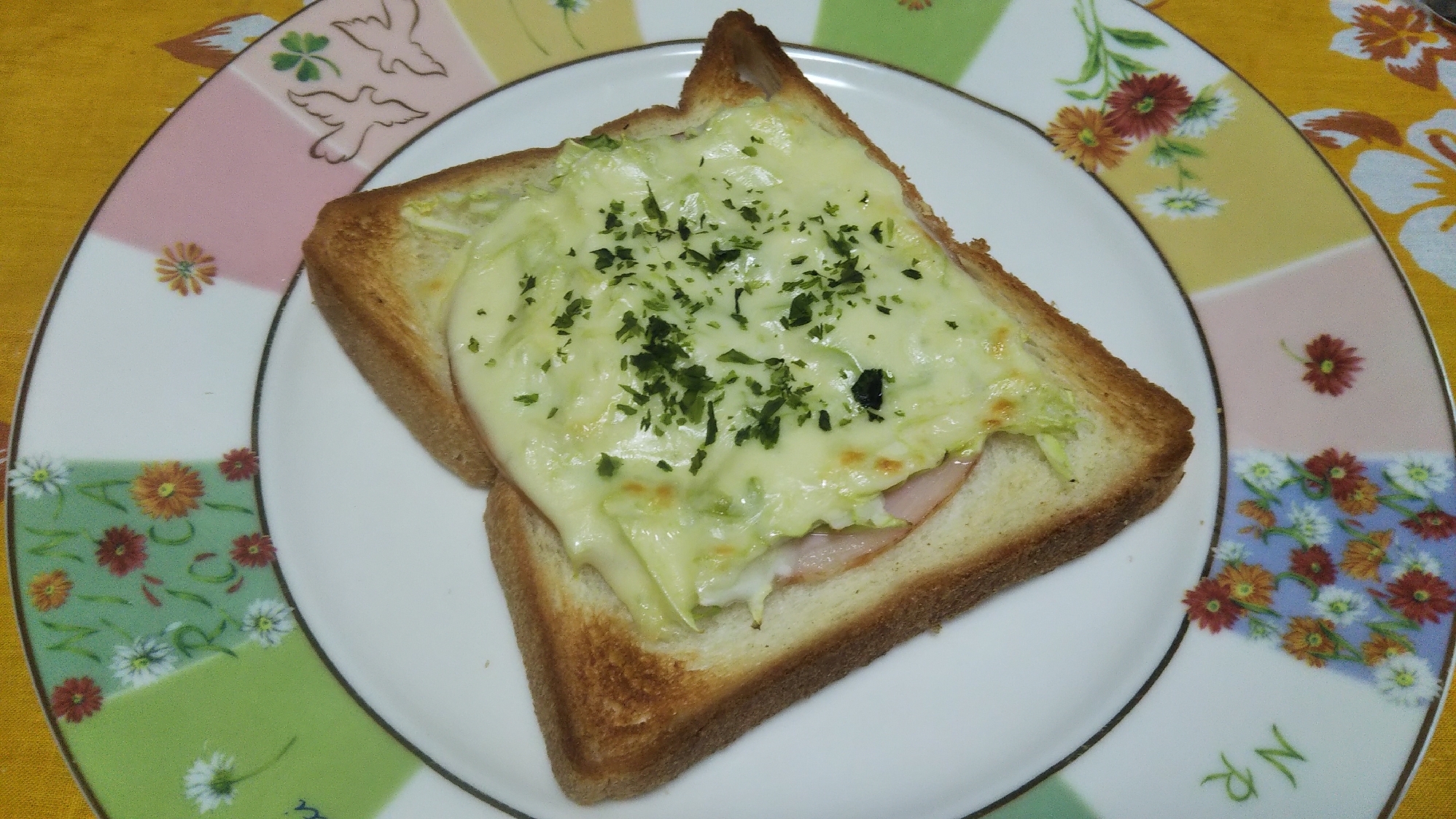 ハムときゃべつマヨとチーズと青海苔のトースト☆