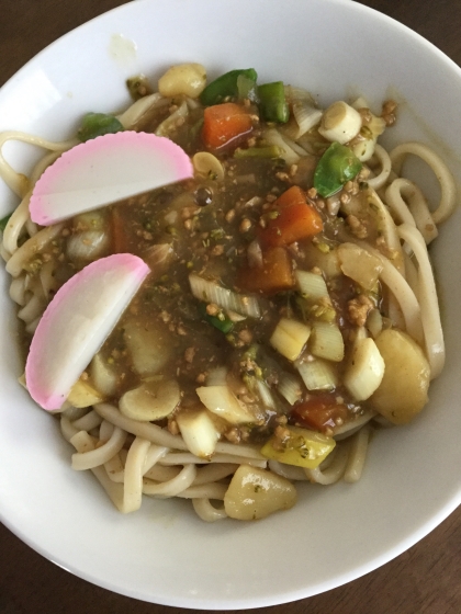 カレーが残ってしまったので挑戦しました。家で食べるカレーうどんもいいですね！美味しかったです♪