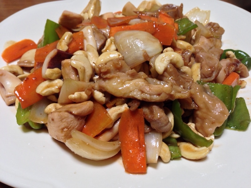 中華の定番♫鳥肉とイカのカシューナッツ炒め！ レシピ・作り方 by