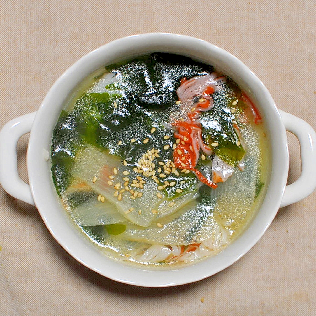 うどとカニカマとわかめの中華スープ