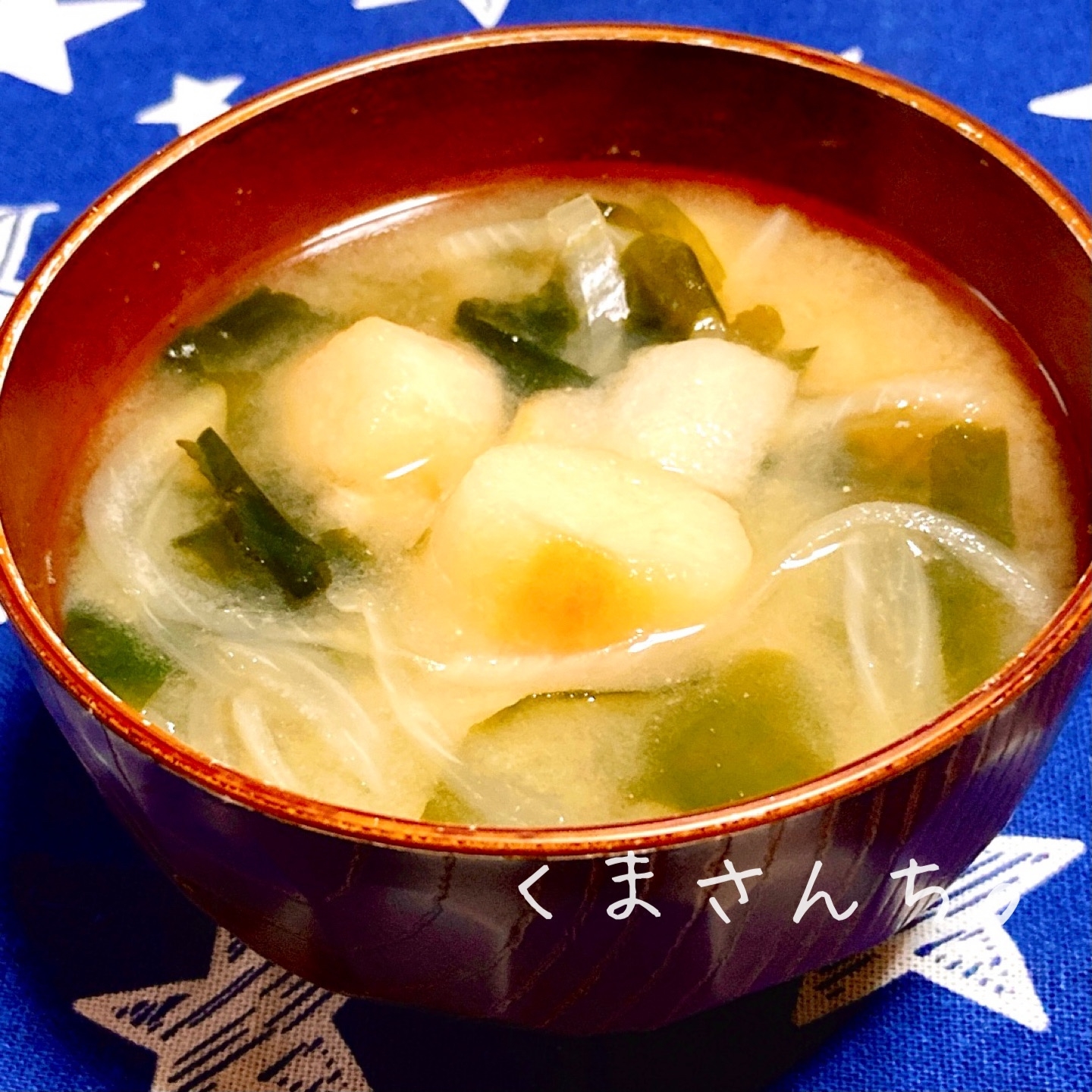お麩と玉ねぎとわかめの味噌汁