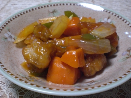 鶏が柔らかなので、ふわっとした酢鶏になりました。豚肉と違う食感がいいですね。我が家はパイン入りです。ごちそうさまでした。